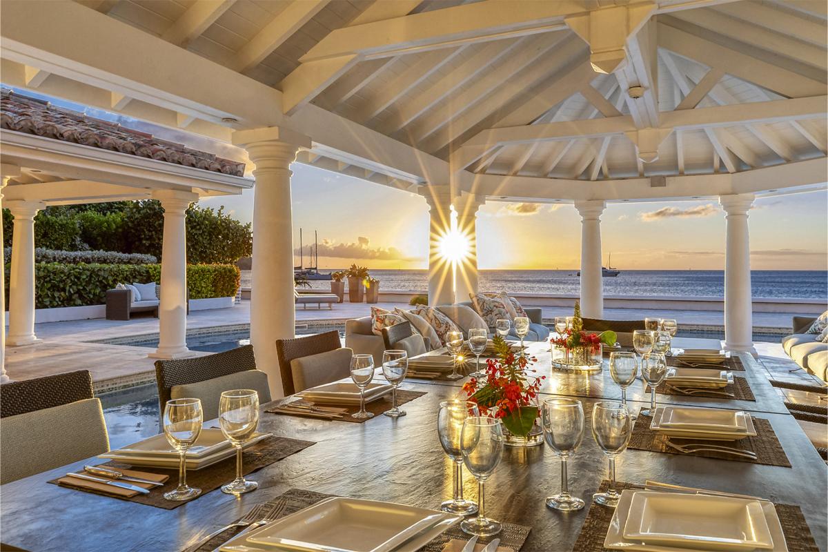 46-PetitePlage4-EveningDining_A louer villa Grand Case Saint Martin